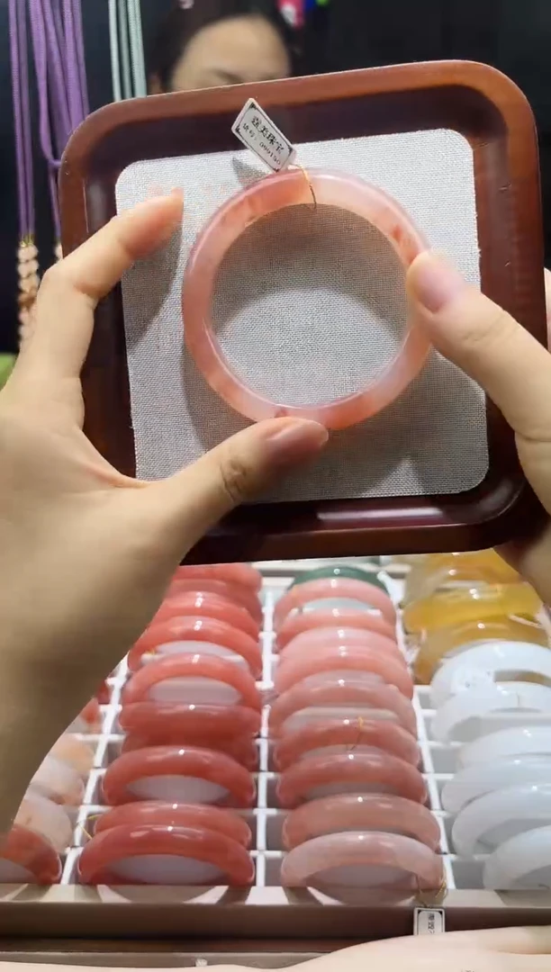 未镶嵌手镯石英质玉（金丝玉）桃花酿手镯56