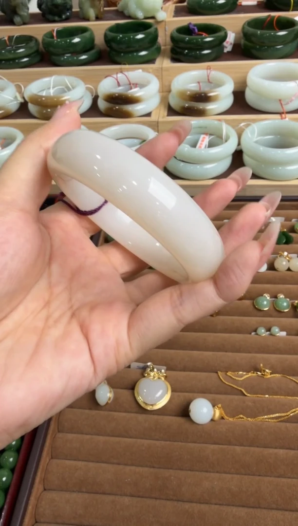 颈饰未镶嵌和田玉手镯58