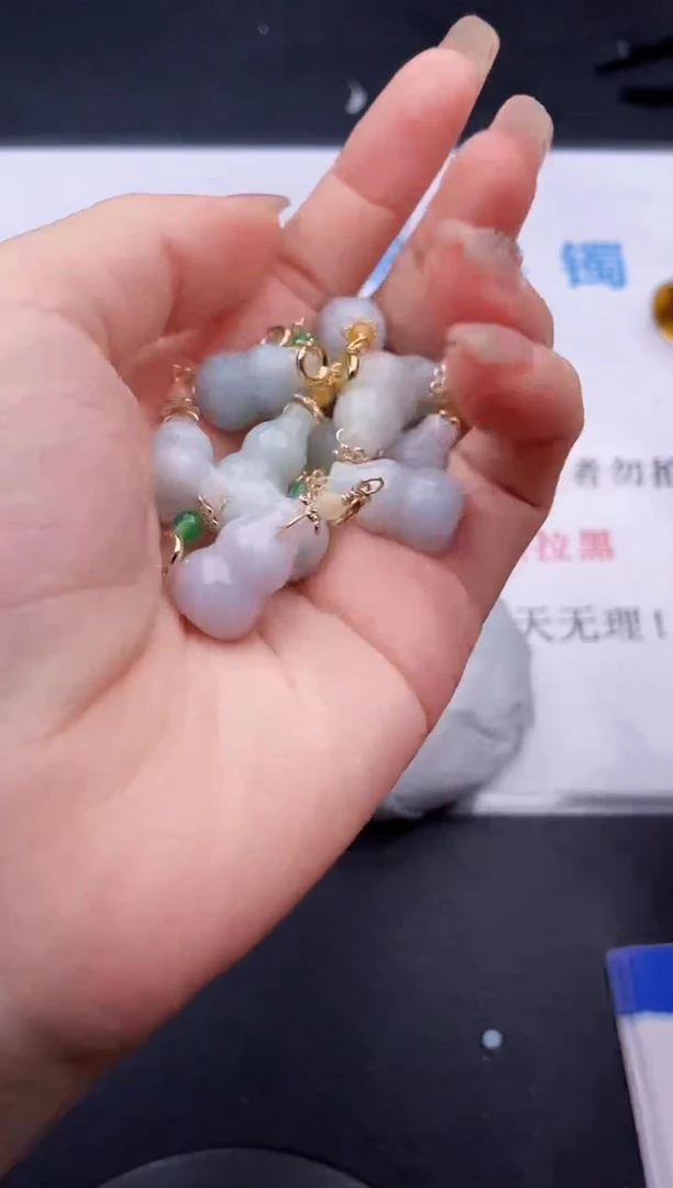 翡翠未镶嵌颈饰63拍哪个图片就是发哪个