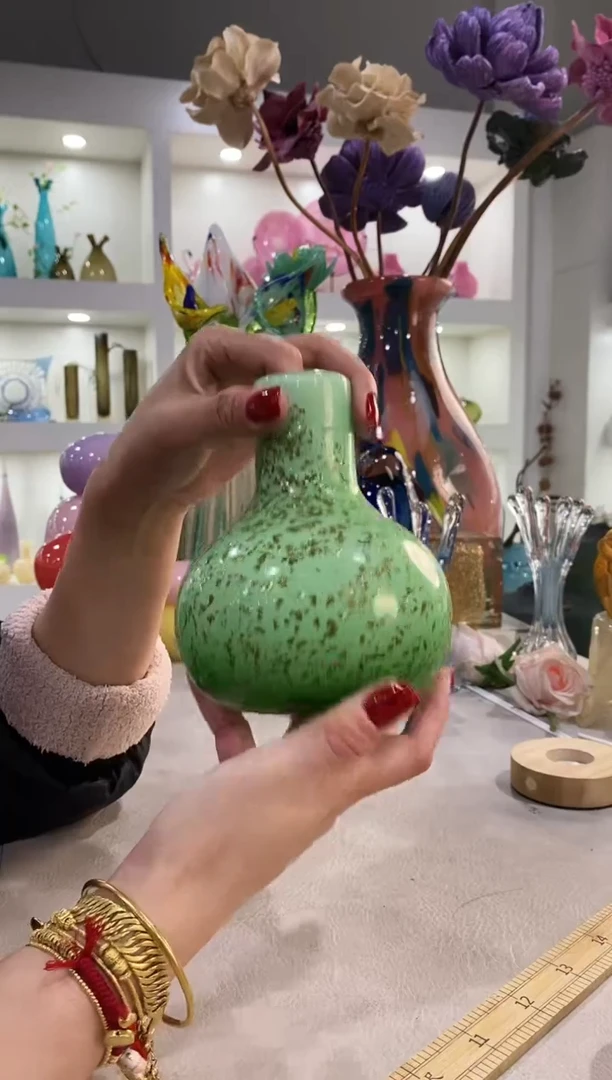 趙***u慕忆家手作琉璃花瓶微瑕