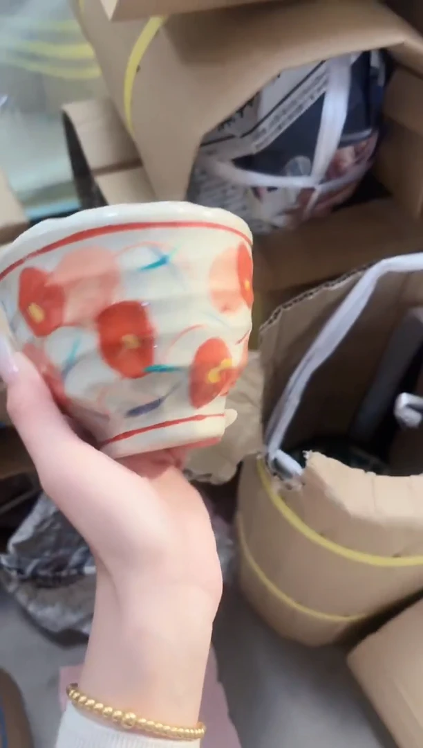 陶瓷手绘红果花手捧碗11cm