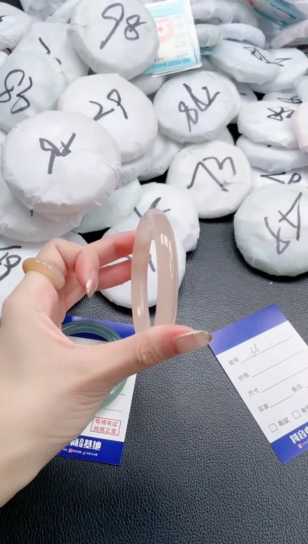 【闪购商品】石英质玉手镯未镶嵌26J38-61