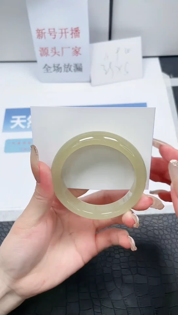 【闪购商品】石英质玉手镯未镶嵌Z147-56.3