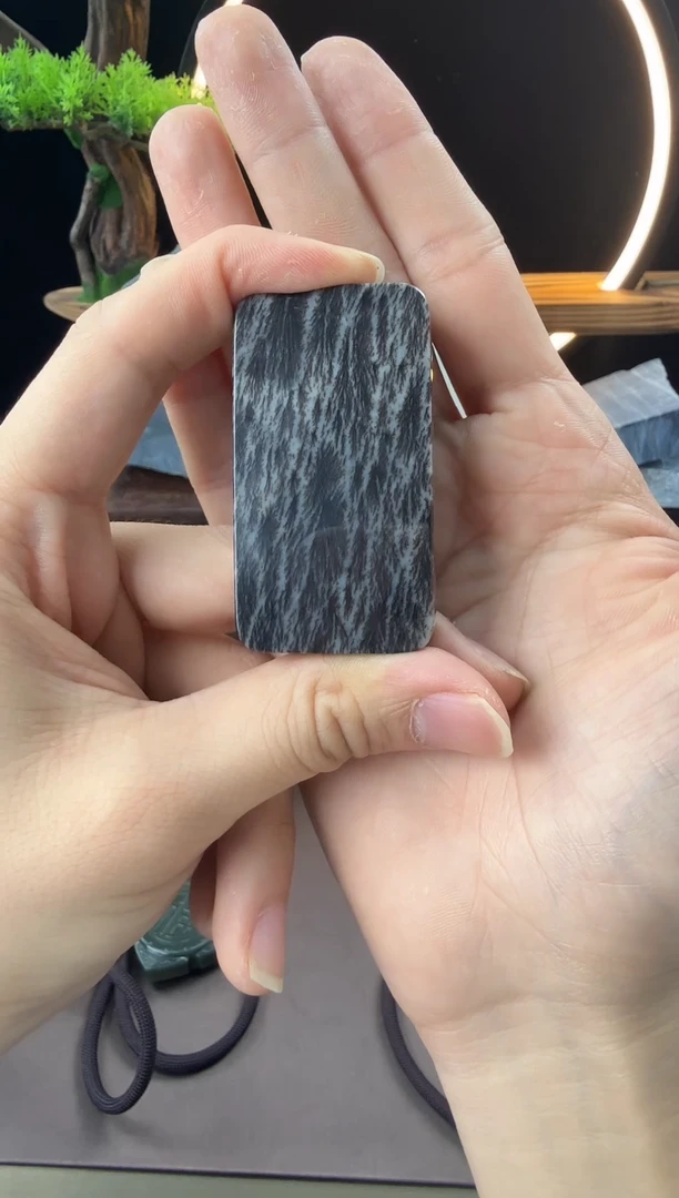 吊坠(赠链)未镶嵌和田玉青花平安无事牌  多样性发一个