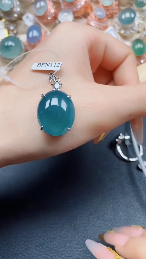 【闪购商品】翡翠吊坠(赠链)银S925镶嵌翡翠