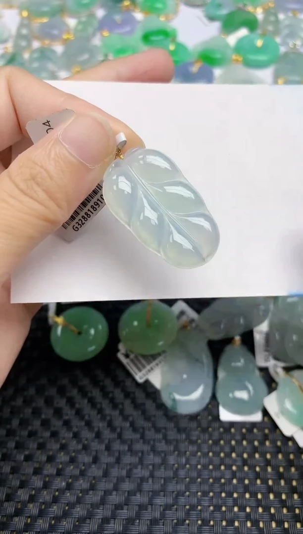 翡翠18K金镶嵌颈饰天然翡翠A货