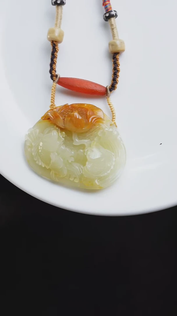 未镶嵌蛇纹石玉颈饰天然花玉年年有鱼吊坠