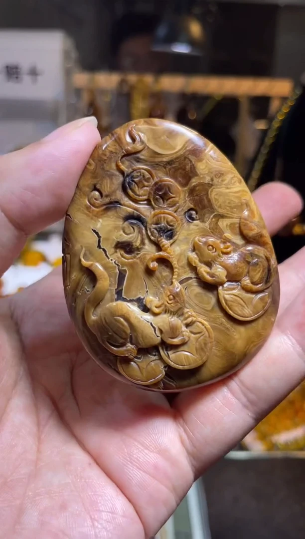 裸石琥珀未镶嵌妖花根珀 鼠你有钱