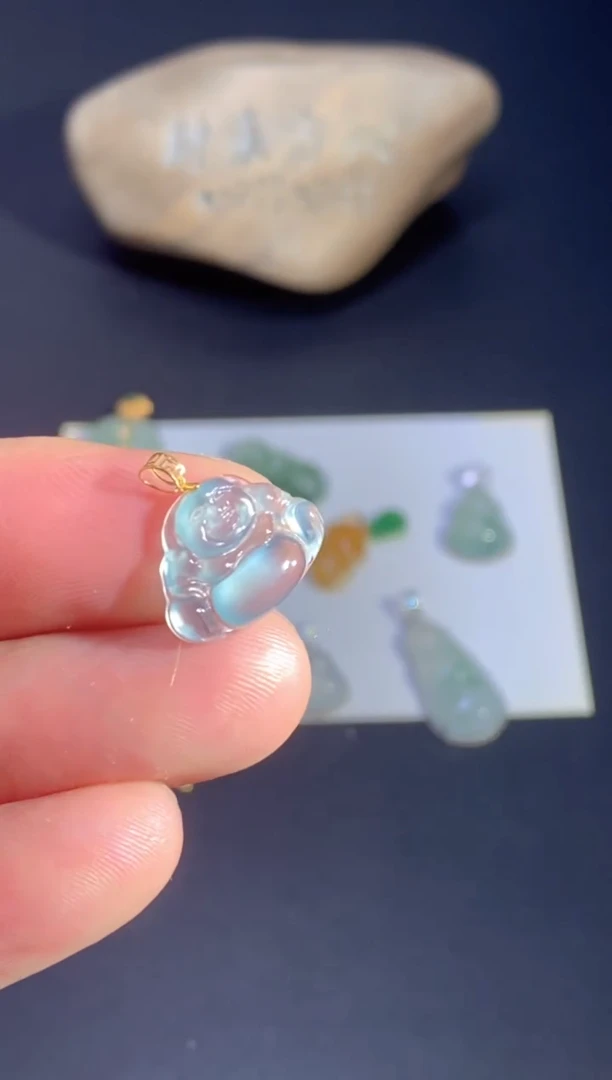 颈饰18K金镶嵌翡翠