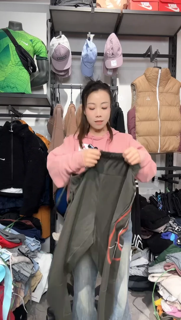 1050编码 瑕疵款直播间过款为准 尺码    身高  L