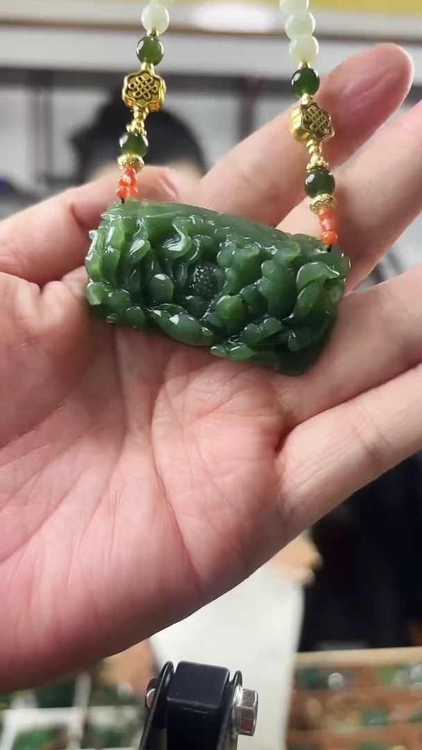 颈饰未镶嵌和田玉花牌