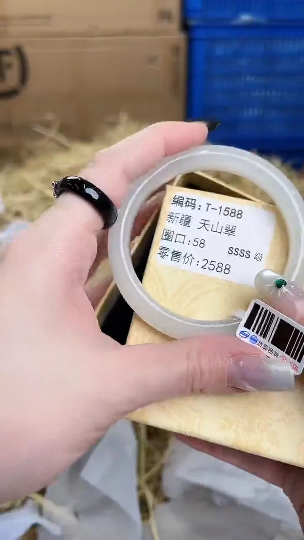 未镶嵌手镯石英质玉T-1588