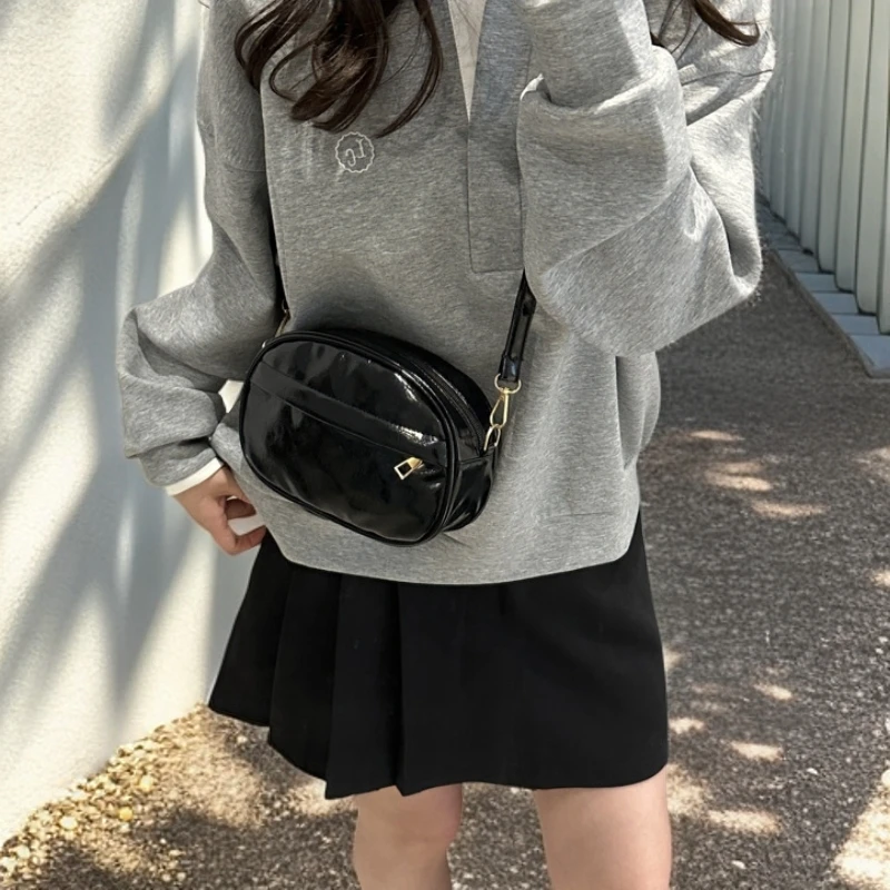 高级感法式小众设计复古手提包包2025新款时尚百搭单肩斜挎包包女