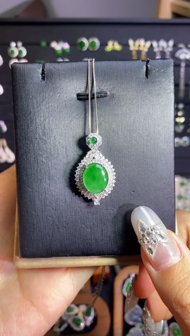 颈饰银S925镶嵌翡翠大蛋面吊坠