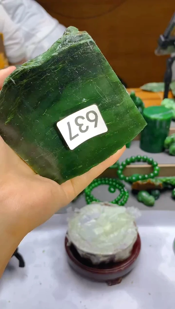 和田玉（碧玉）未镶嵌珠宝半成品637