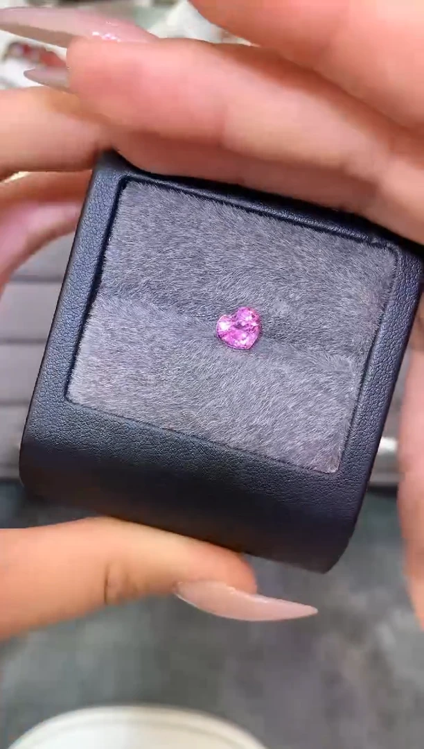 未镶嵌裸石定制尖晶石心型 樱花粉色调 1.67ct