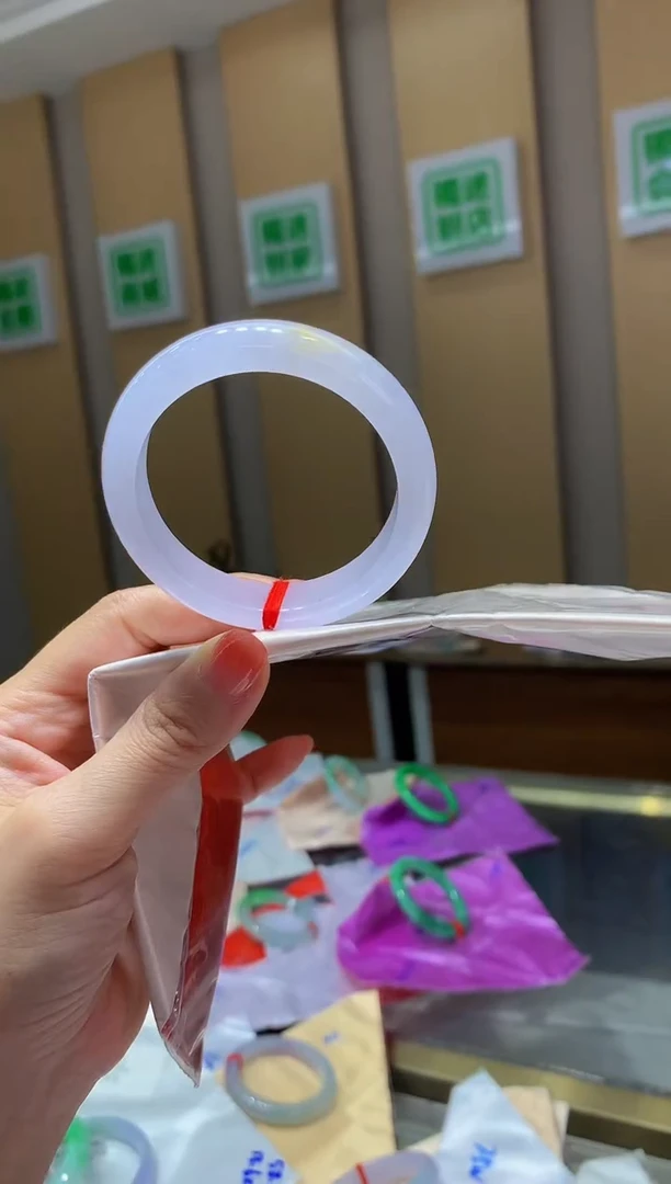 翡翠手镯未镶嵌-Q58 圈口52