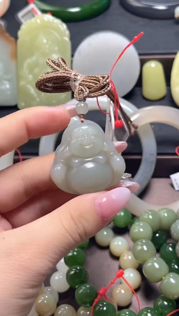 吊坠(不含链)未镶嵌和田玉且末青白 正装佛公9014810