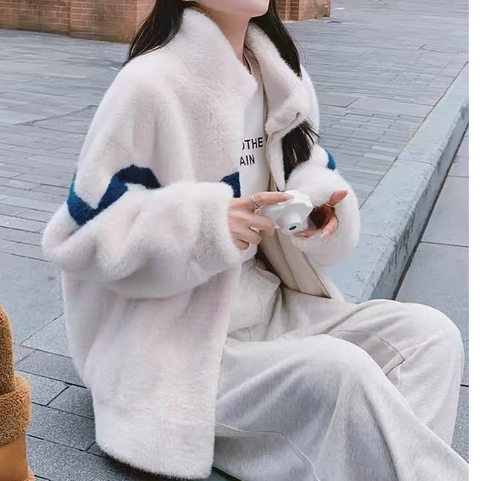 皮毛一体外套女短款2025冬季新款仿羊羔宽松保暖立领