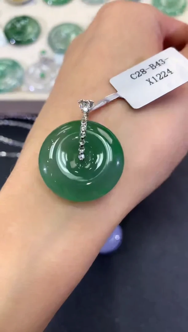 【闪购商品】翡翠吊坠(不含链)18K金镶嵌a60 多样性一件发货