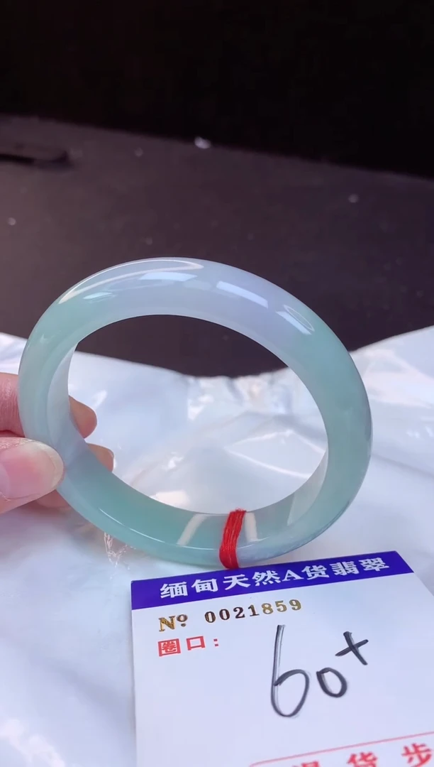 【闪购商品】翡翠手镯未镶嵌60+