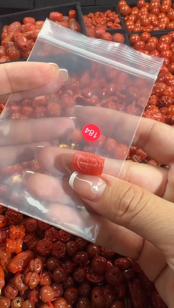 颈饰未镶嵌南红玛瑙1