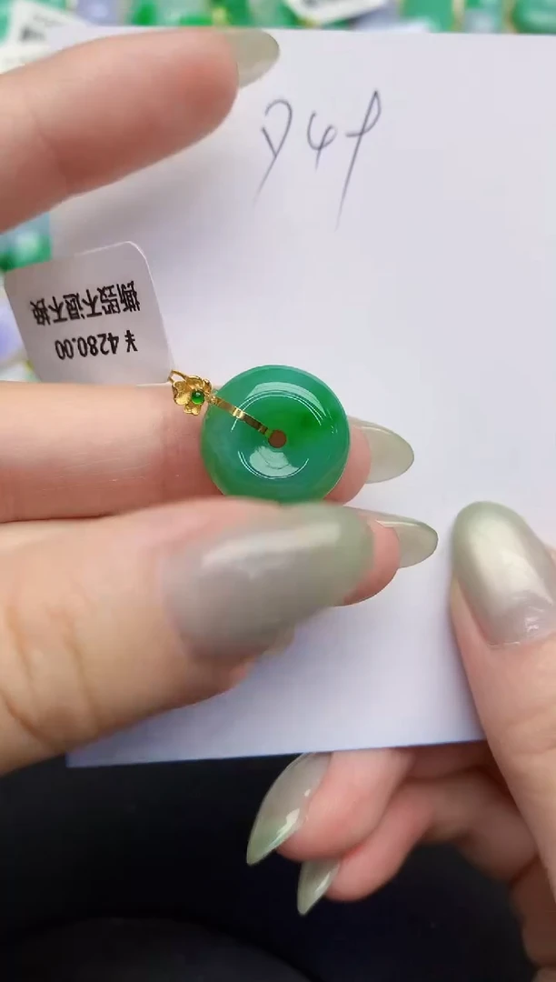 翡翠18K金镶嵌颈饰缅甸天然翡翠A货
