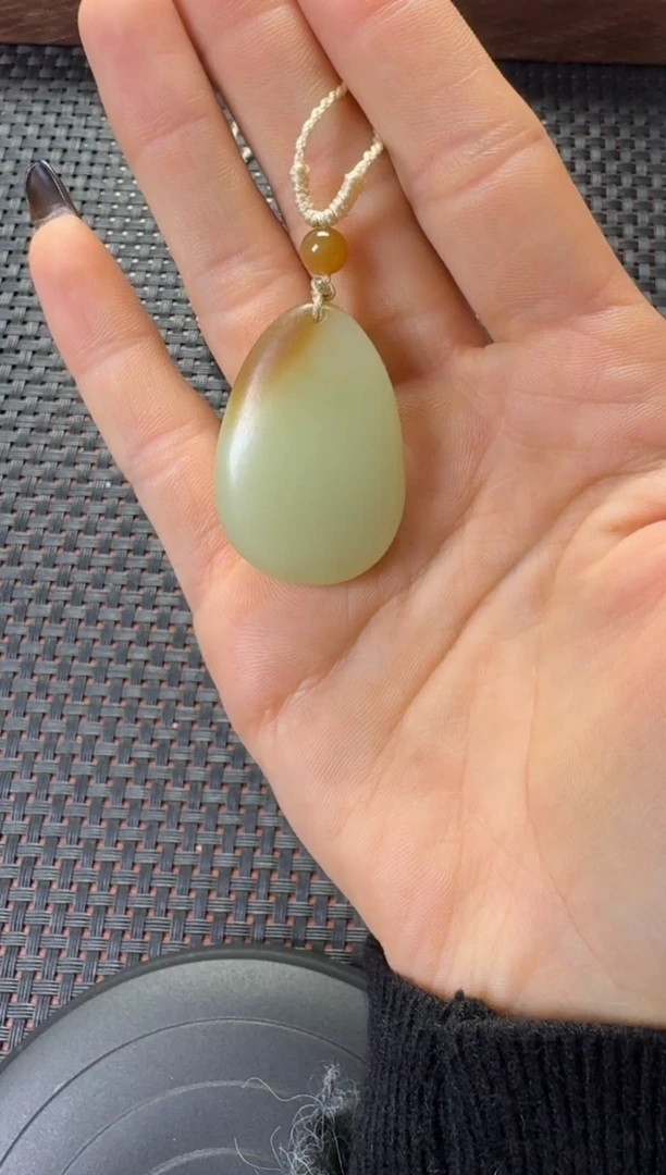 吊坠(赠链)未镶嵌和田玉若羌料挂件