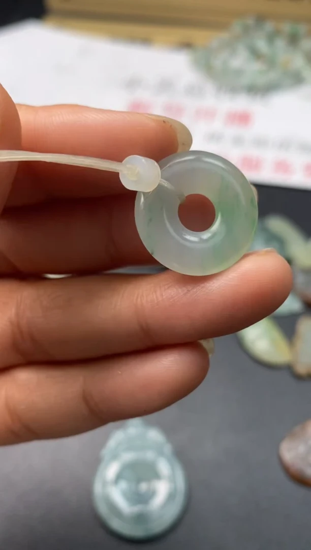 定制翡翠未镶嵌翡翠毛货多样性发其一