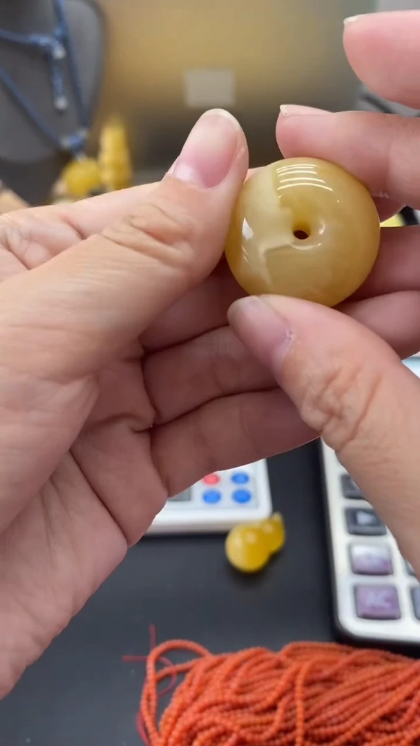 琥珀未镶嵌珠宝奇石40