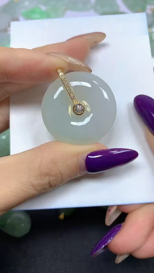 颈饰未镶嵌翡翠