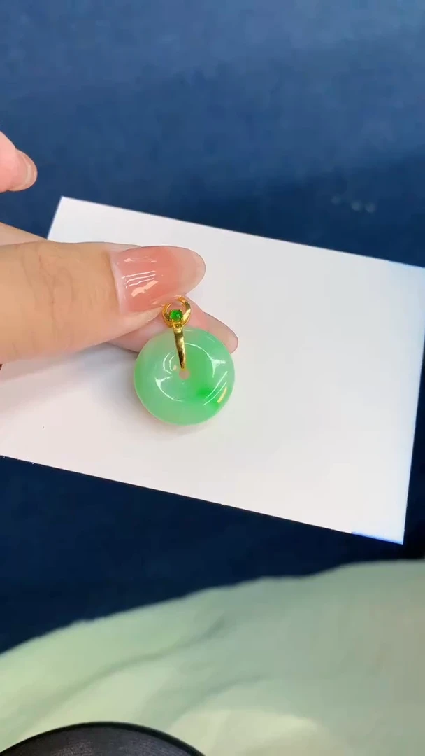 翡翠未镶嵌颈饰           1
