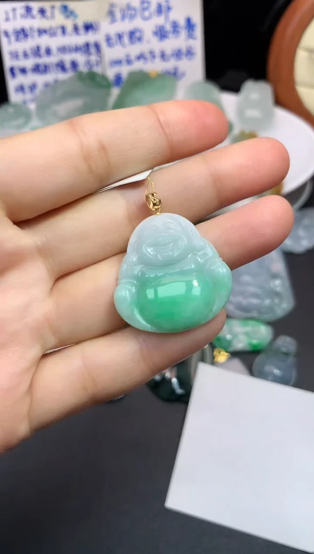 颈饰18K金镶嵌翡翠吊坠