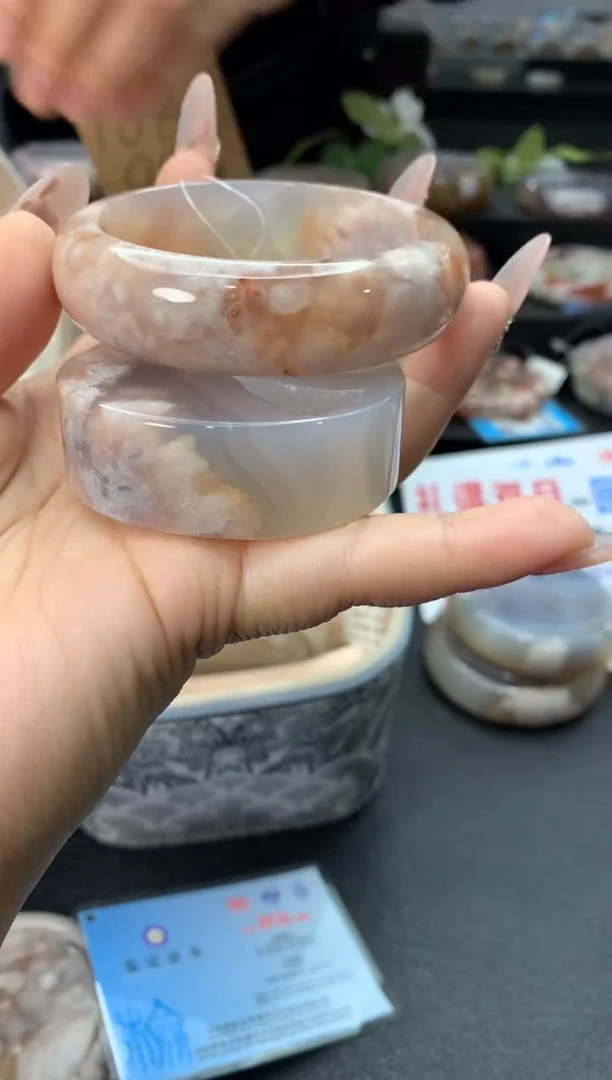 未镶嵌手镯石英质玉（56-57圈口）赠送镯心 无证书