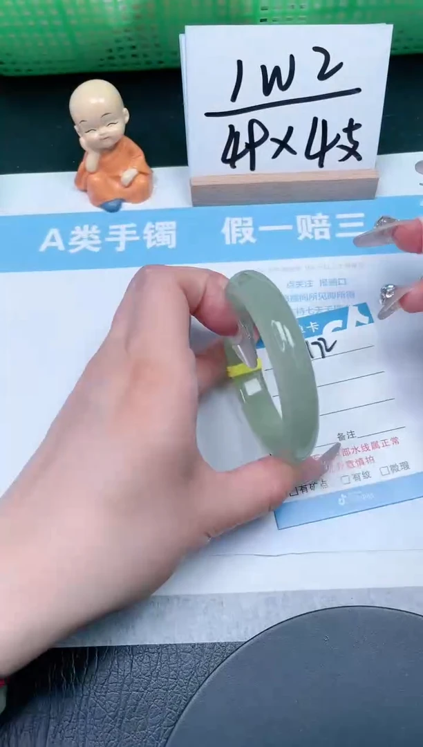 【闪购商品】石英质玉手镯未镶嵌172-56.5
