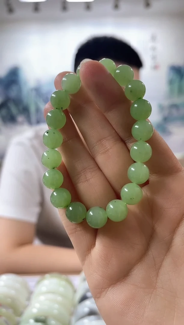 和田玉手镯未镶嵌10mm左右苹果绿