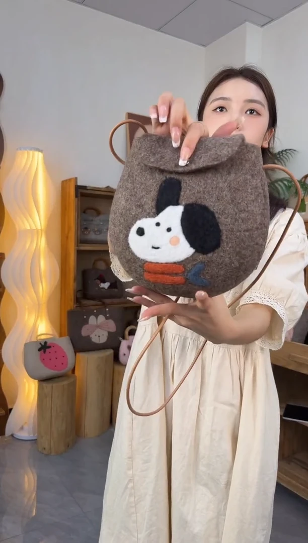 羊毛非遗纯手工 羊毛毡包包