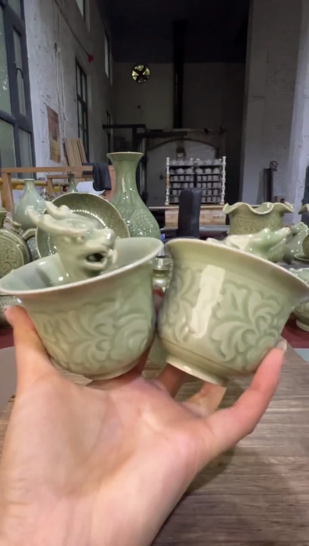 微瑕耀州窑龙头公平杯一对