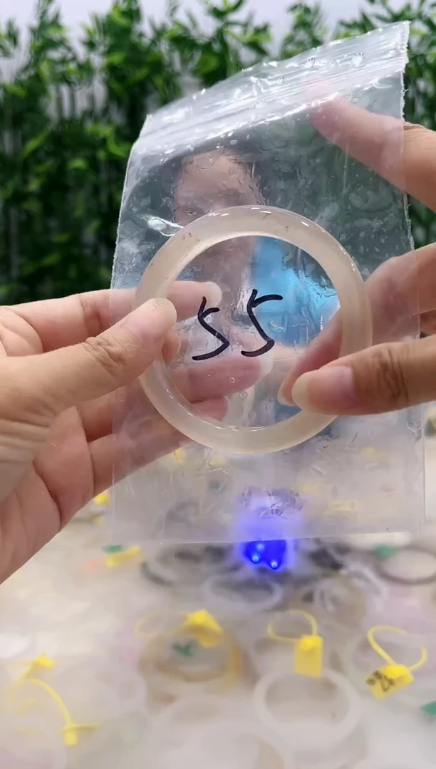 玛瑙/玉髓手镯未镶嵌55