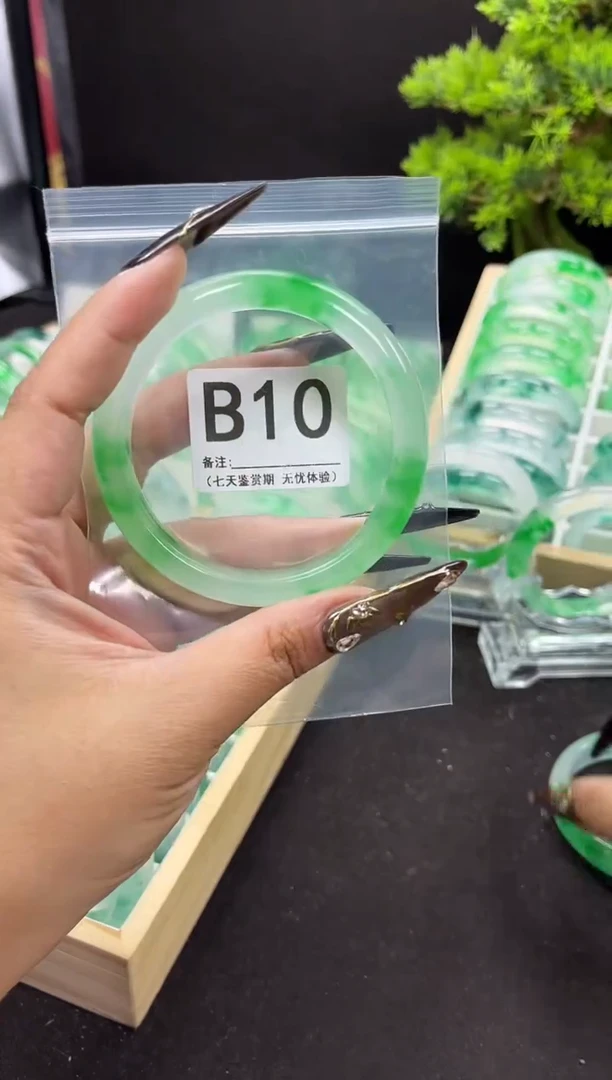 【闪购商品】石英岩玉手镯未镶嵌B10