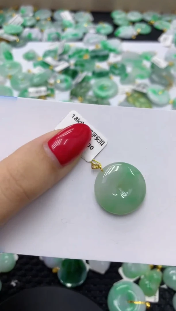 翡翠18K金镶嵌颈饰11111111111