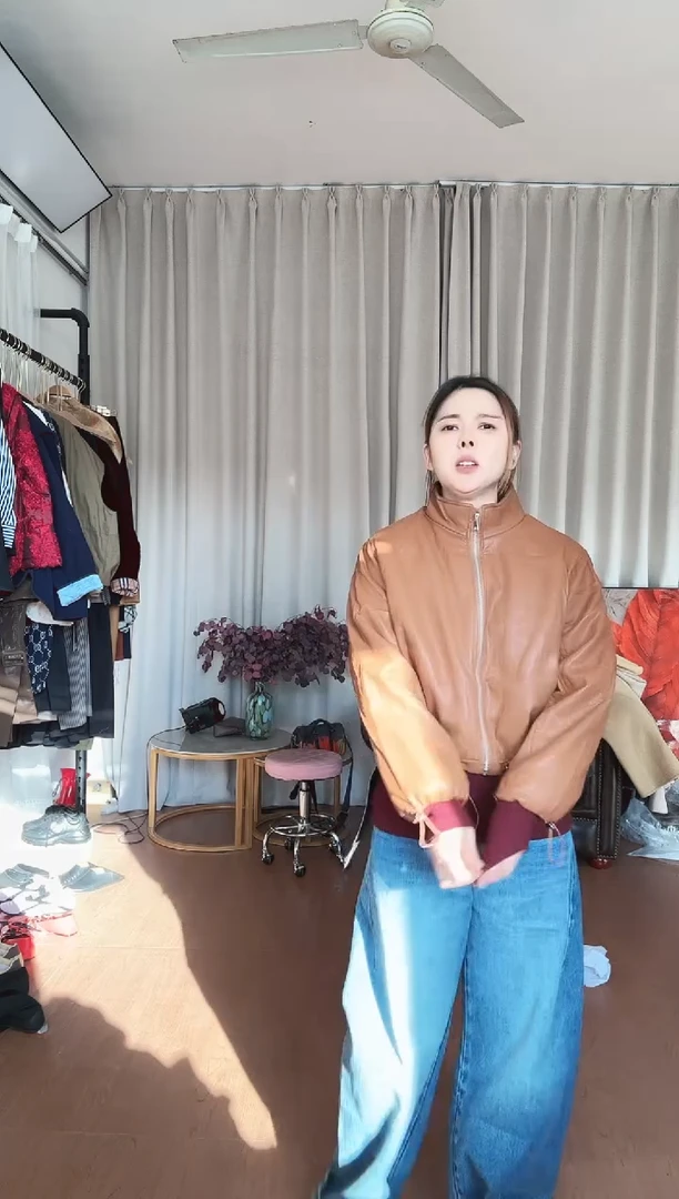 8186棕色夹棉皮衣外套