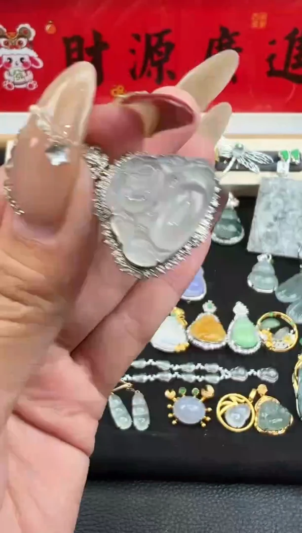 【闪购商品】翡翠吊坠(不含链)18K金镶嵌吊坠勿拍