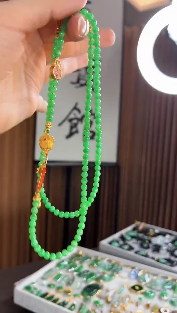 颈饰18K金镶嵌翡翠珠串