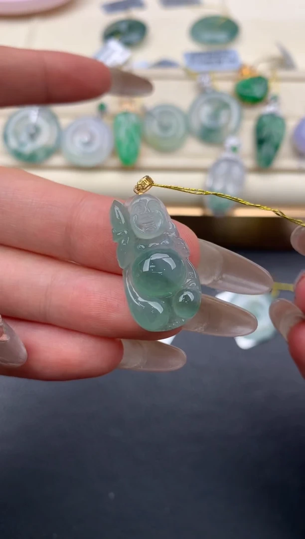 翡翠18K金镶嵌颈饰W497