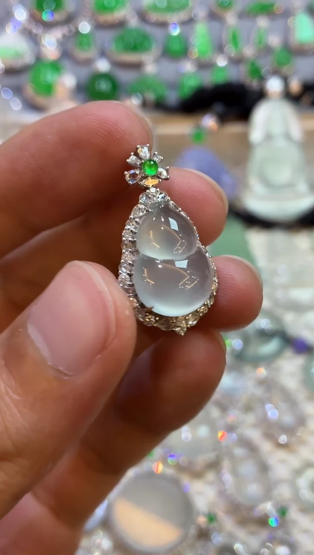 吊坠(不含链)18K金镶嵌翡翠葫芦