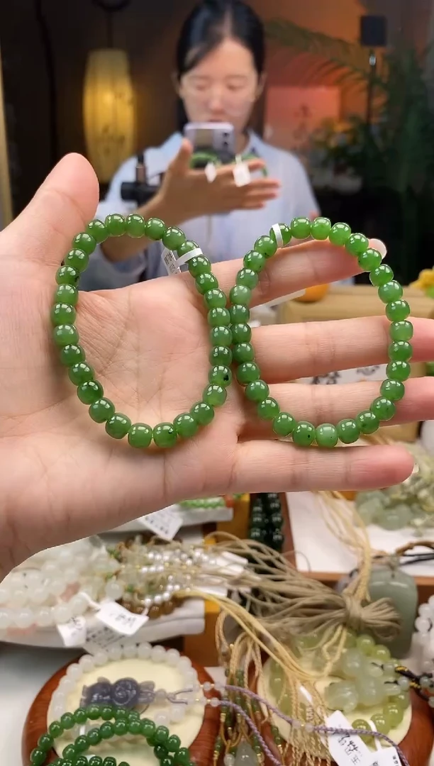 未镶嵌手链和田玉（碧玉）卡7左右老型碧玉手串多样性发一有矿点