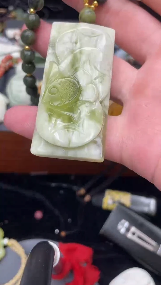岫玉未镶嵌吊坠·