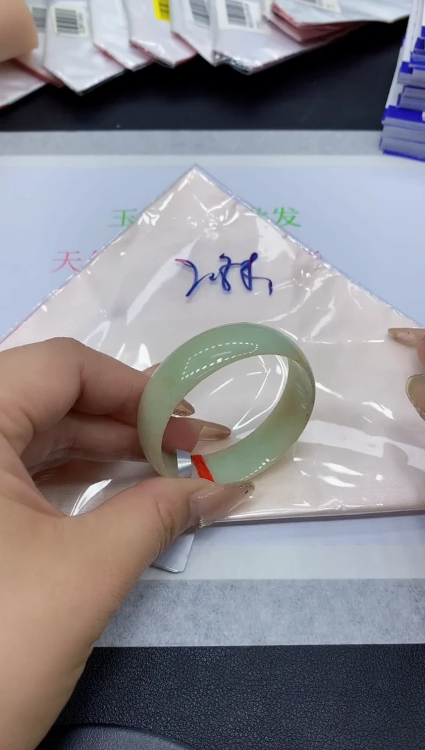 翡翠手镯未镶嵌4缅甸翡翠手镯