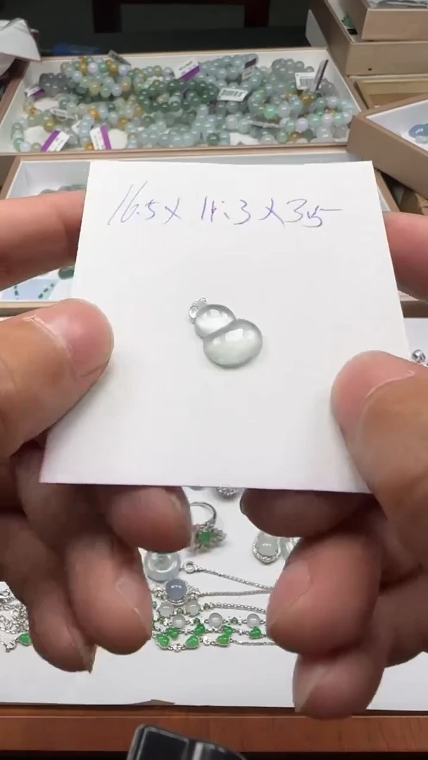 【闪购商品】翡翠颈饰未镶嵌裸石葫芦